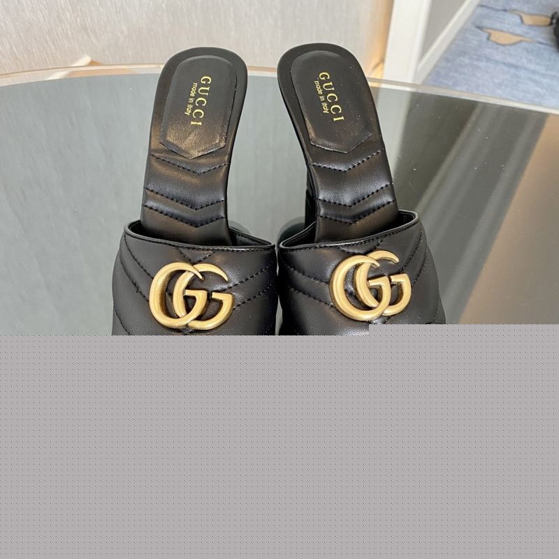 G*u*i sandals